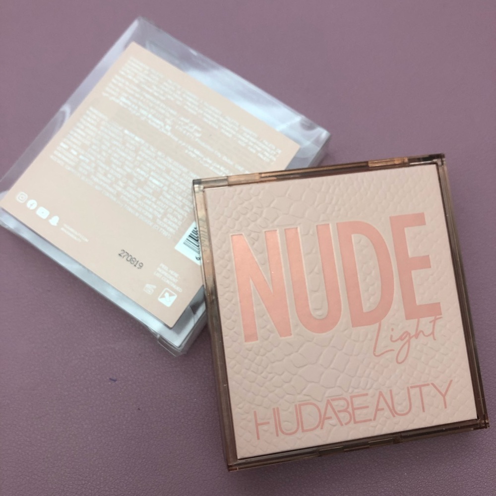 Huda nude obsession eyeshadow palette